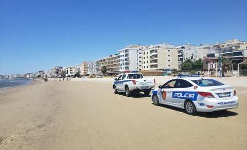 Zenia e hapesires se plazhit pa leje: Policia nis aksionin ne bregdetin e Durresit